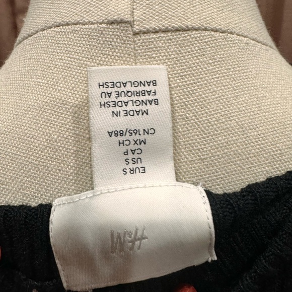 Minimalist Ribbed  Sweater 2 - Picture 3 of 3